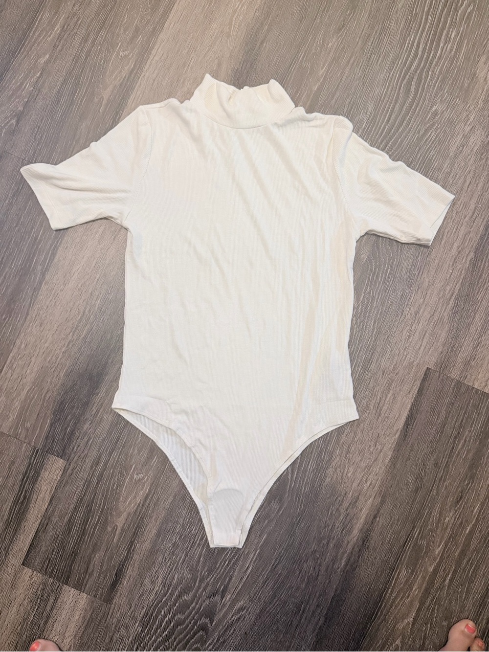 Steve Madden Off White Short Sleeve Mock Neck Bodysuit